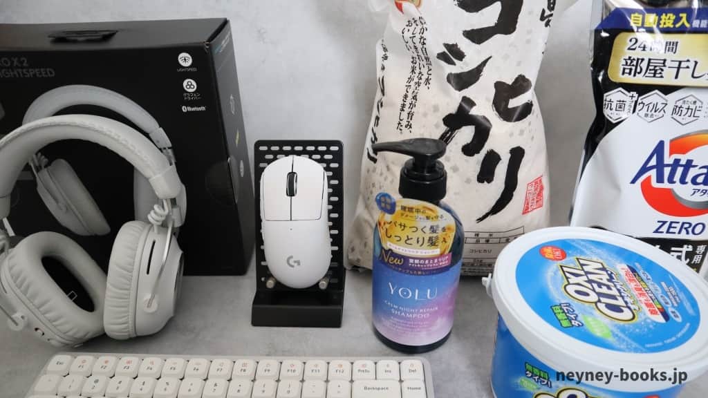 Amazonセールでまとめ買いしたパソコン周辺機器や日用品の山